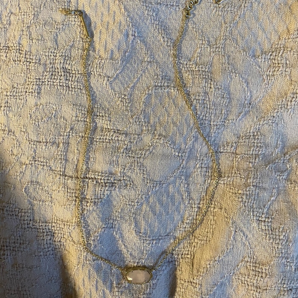 Kendra Scott necklace. Like new!